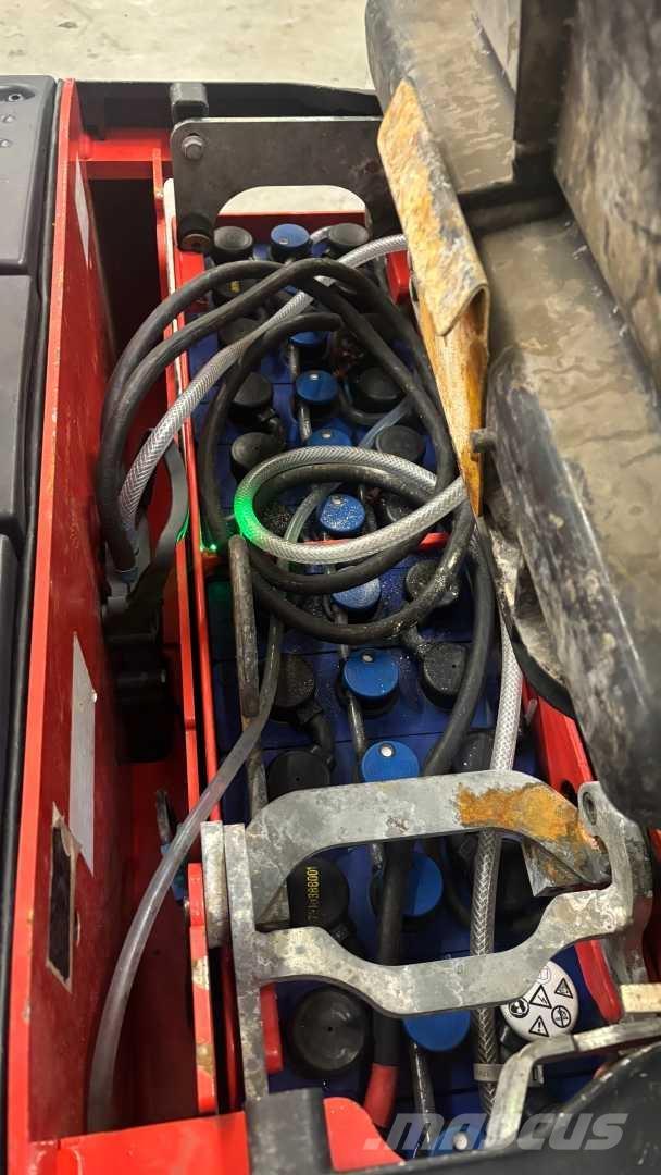 Linde D12AP 自走式堆積機