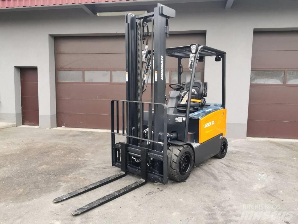 Doosan B25S-7 電動堆高機