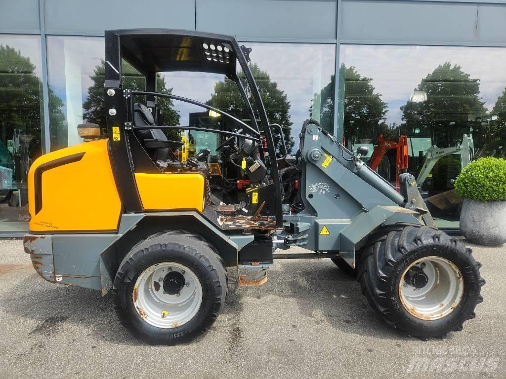 GiANT v5003 x-tra 小型裝載機