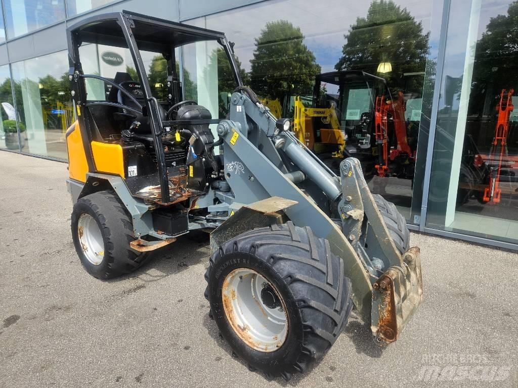 GiANT v5003 x-tra 小型裝載機
