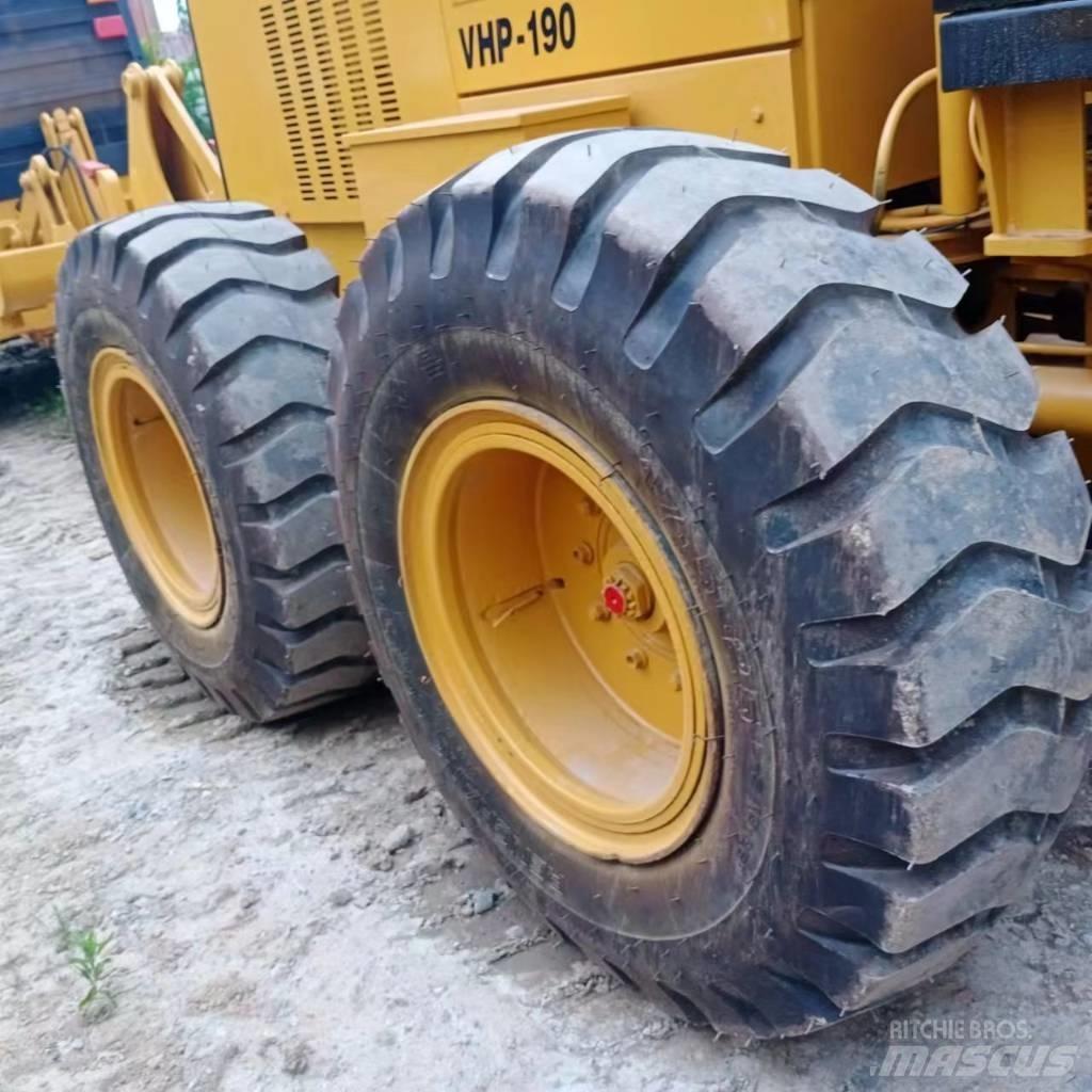 CAT 140 K 平土機
