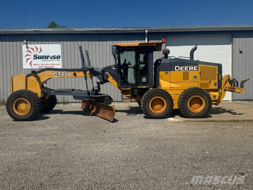 John Deere 672 GP 平土機