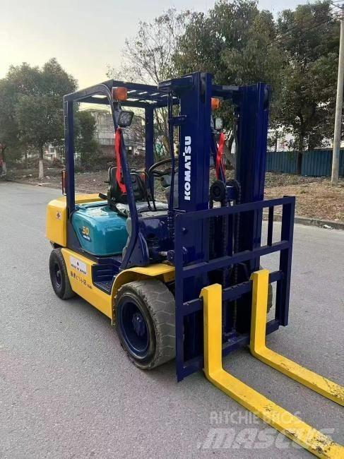 Komatsu FD 30 T-14 柴油卡車