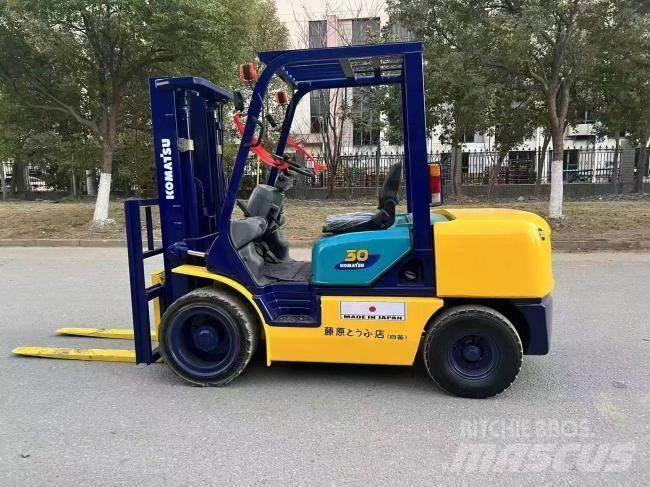 Komatsu FD 30 T-14 柴油卡車
