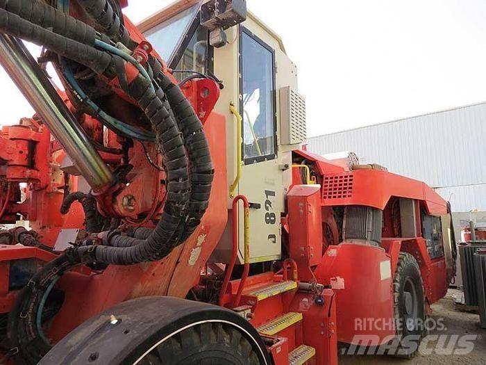 Sandvik DT 821 SC 鑽孔機