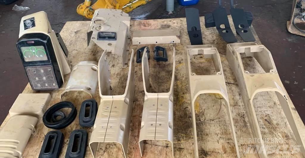 CAT 375 駕駛室與內部