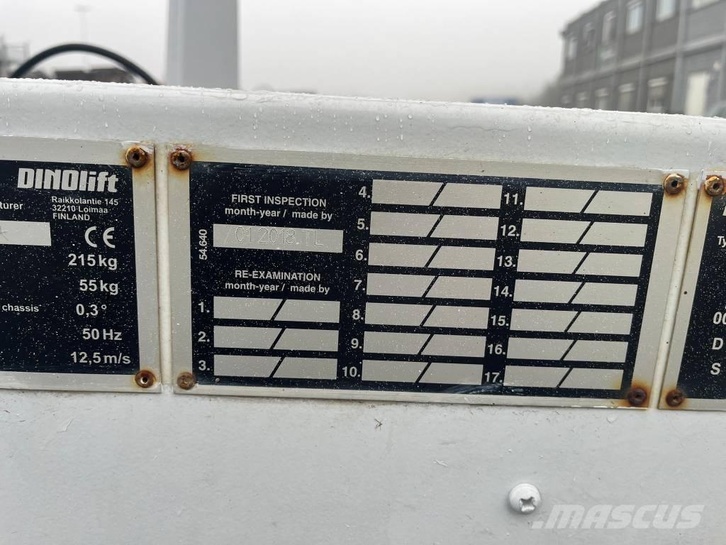 Dino 135 T 拖車裝載高空作業平台