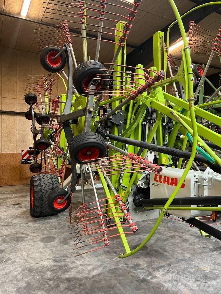 CLAAS Liner 4000 HHV 耙與翻草機