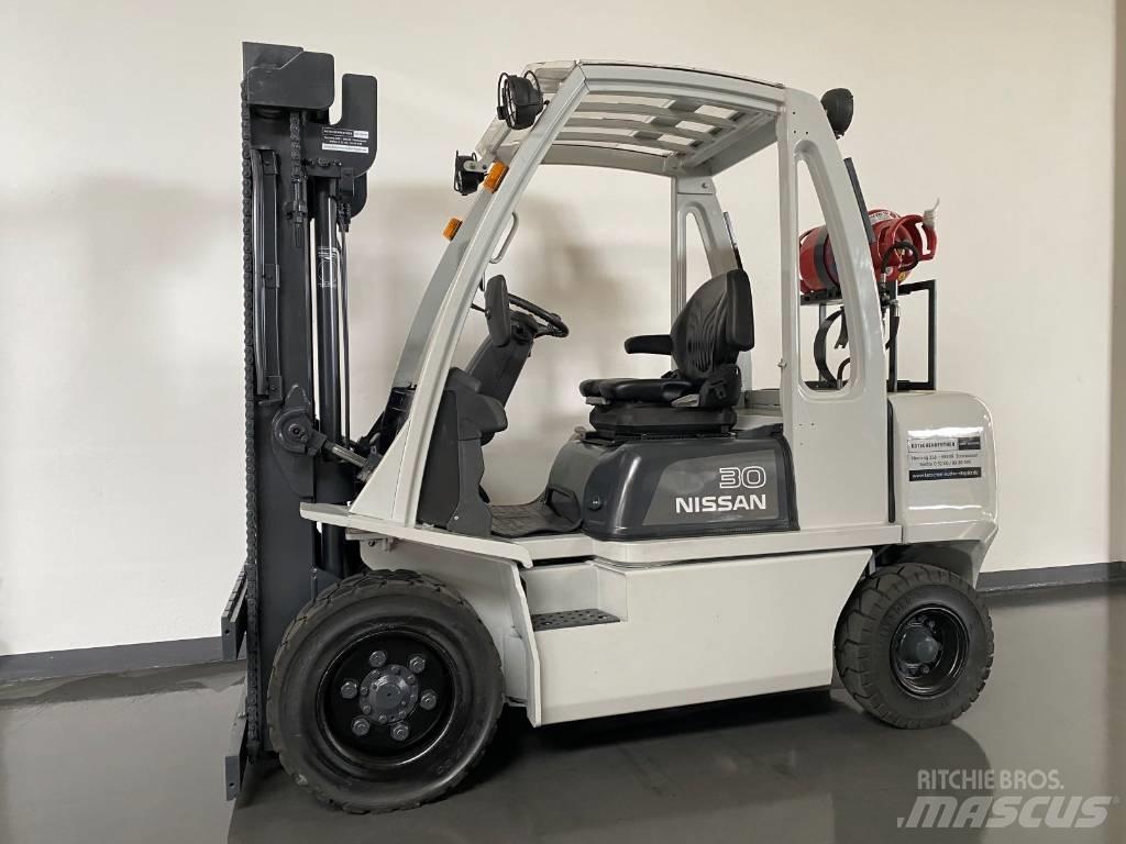 Nissan UG1D2A30LQ 液化石油氣LPG卡車