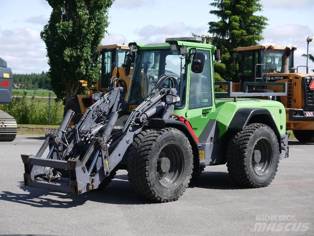 LM Trac 686 輪胎式裝載機