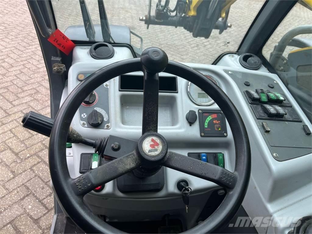 Kramer 2506 伸縮臂操作車