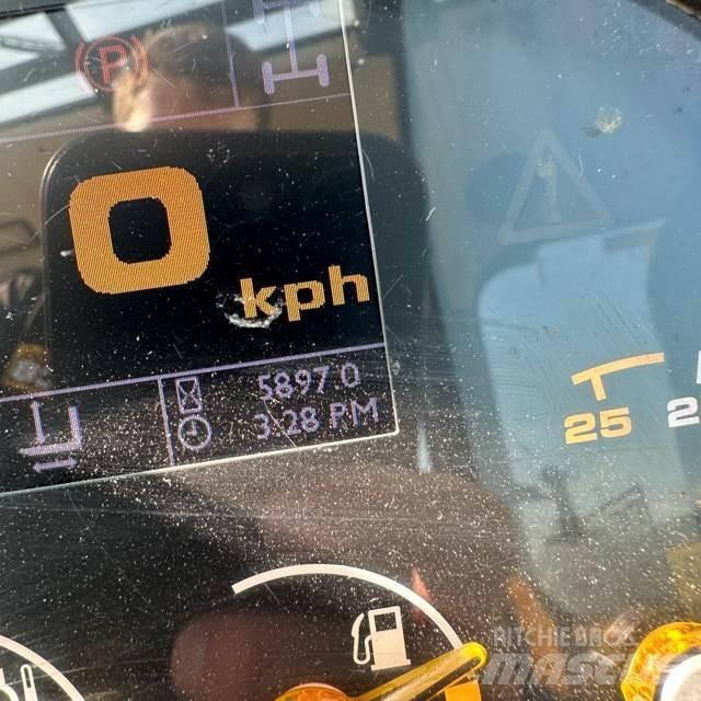 JCB 540-140 伸縮臂操作車
