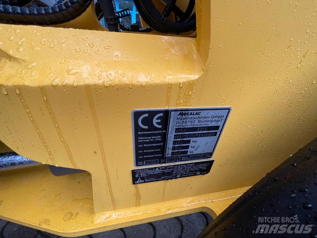 Mecalac AX700 輪胎式裝載機