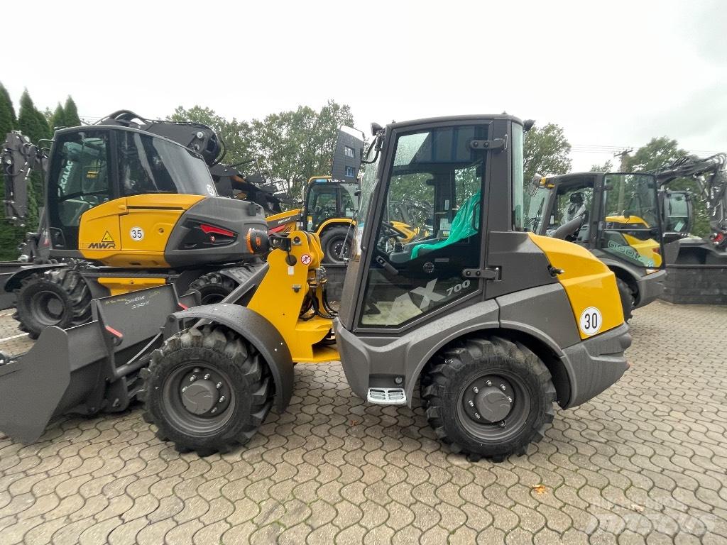 Mecalac AX700 輪胎式裝載機
