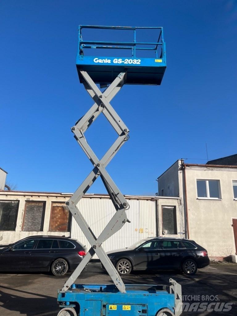 Genie 2032 剪式升降機