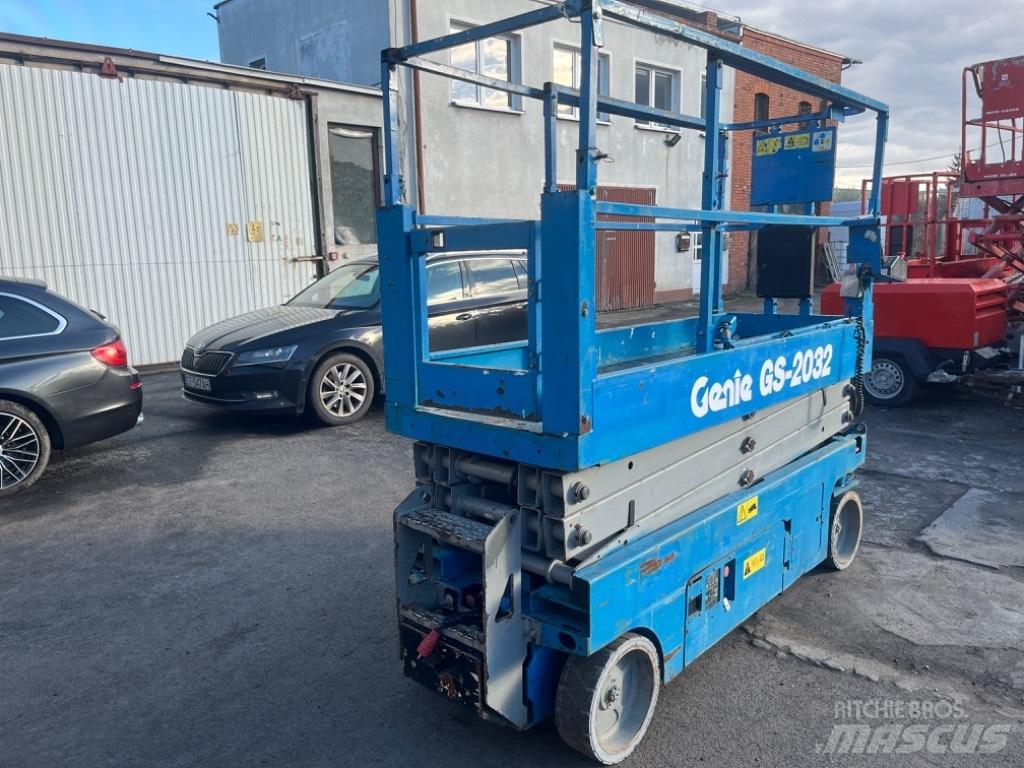 Genie 2032 剪式升降機