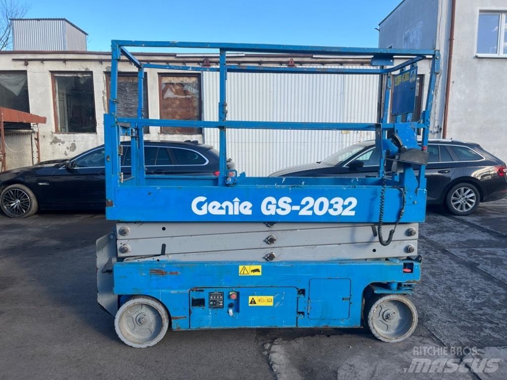 Genie 2032 剪式升降機