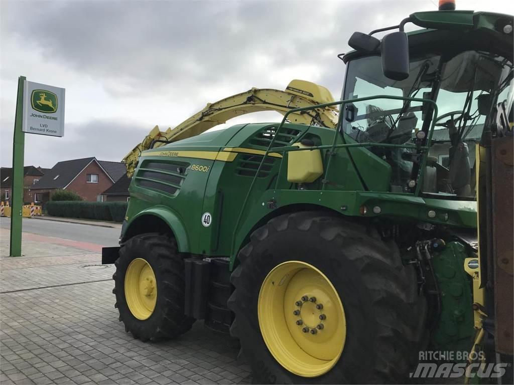John Deere 8600 自走式飼料採集機