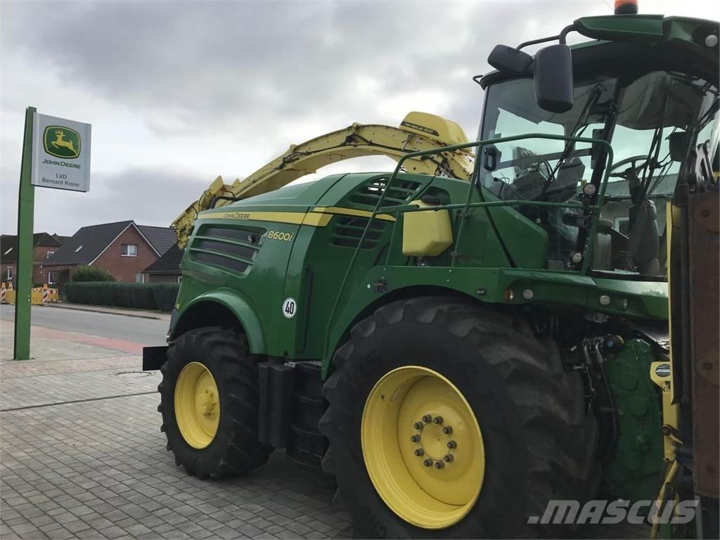 John Deere 8600 自走式飼料採集機