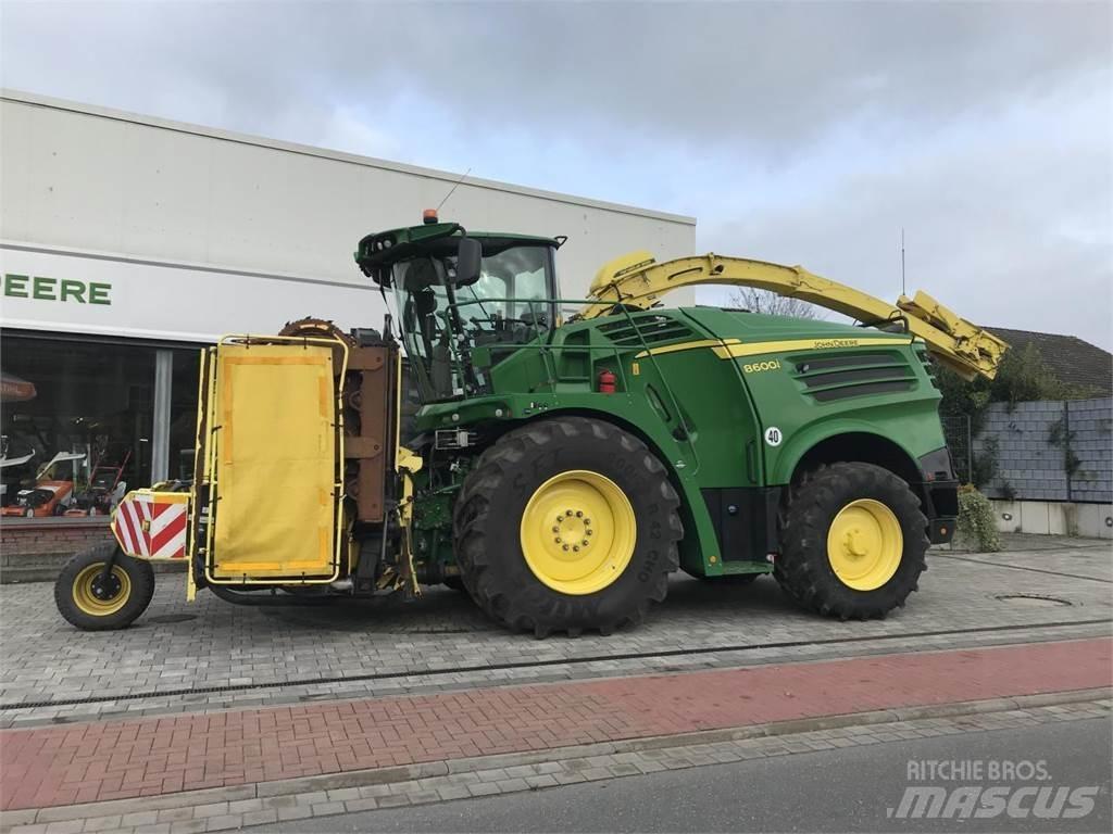 John Deere 8600 自走式飼料採集機