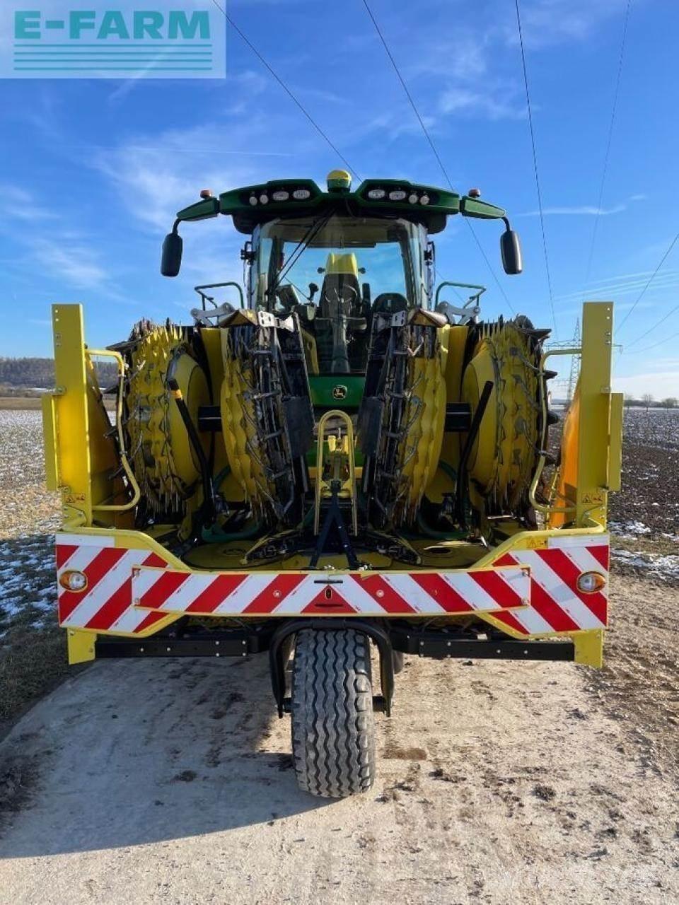 John Deere 8700i 自走式飼料採集機