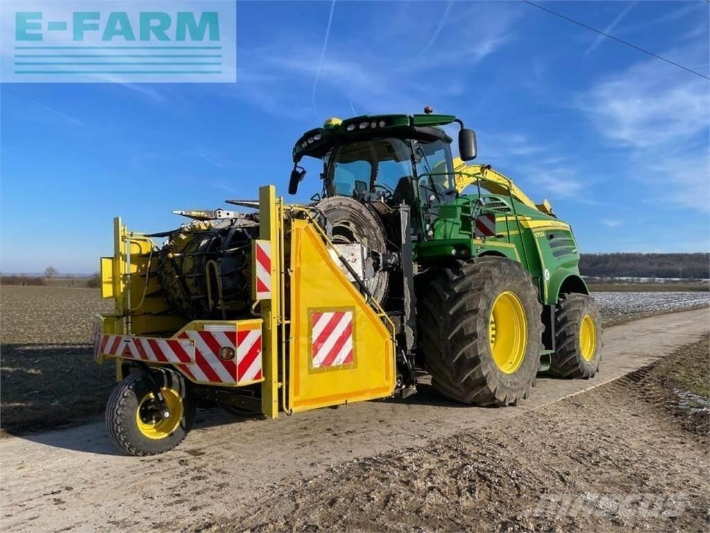 John Deere 8700i 自走式飼料採集機