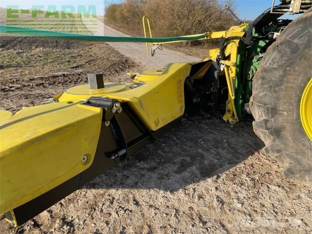 John Deere 8700i 自走式飼料採集機