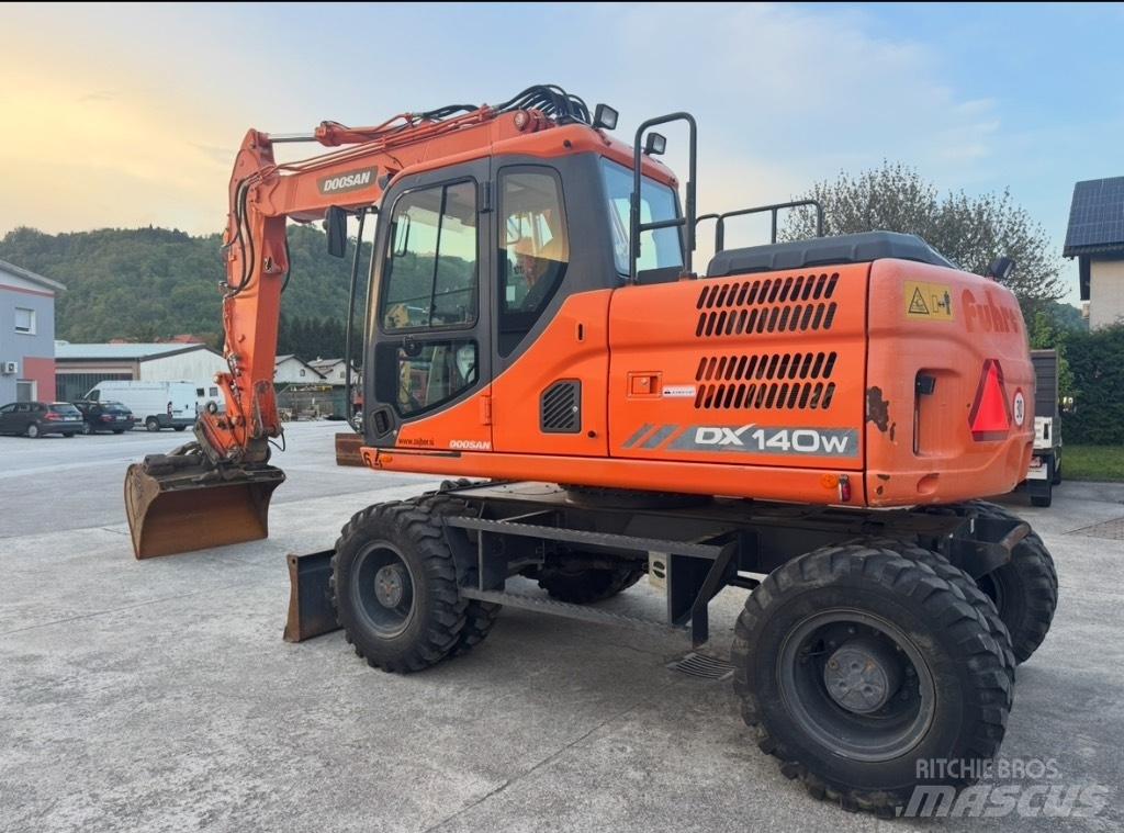 Doosan DX 140 W 旋轉式挖土機/掘鑿機/挖掘機