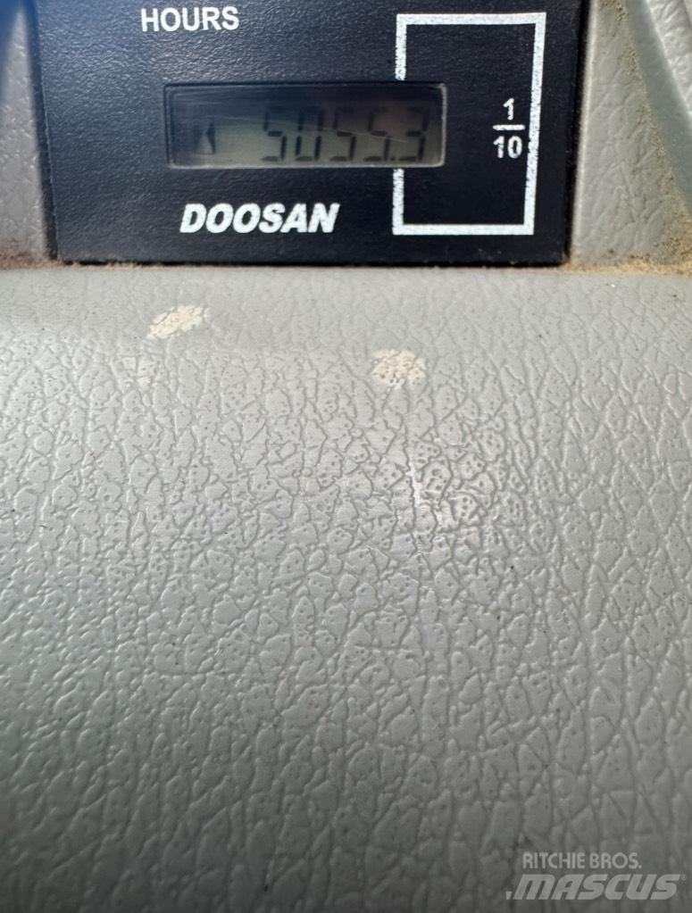 Doosan DX 140 W 旋轉式挖土機/掘鑿機/挖掘機