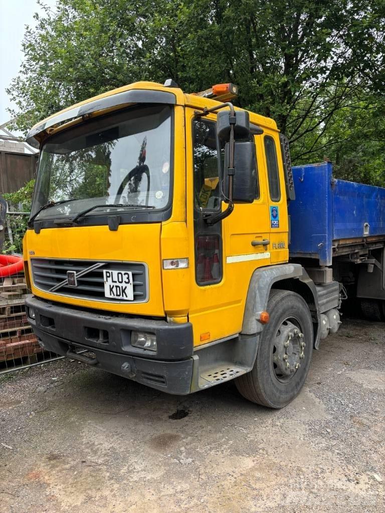 Volvo FL 220 平板式/側卸式卡車