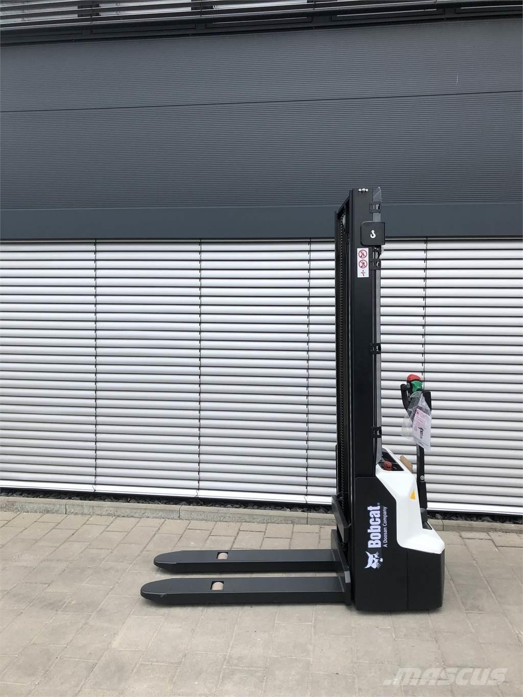 Bobcat LSM12N 行走控制式堆積機