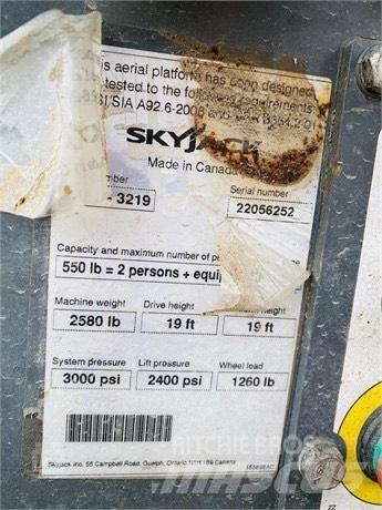SkyJack SJ 3219 剪式升降機