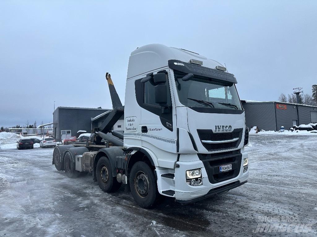 Iveco X-Way 560 8x2 吊鉤式起重車