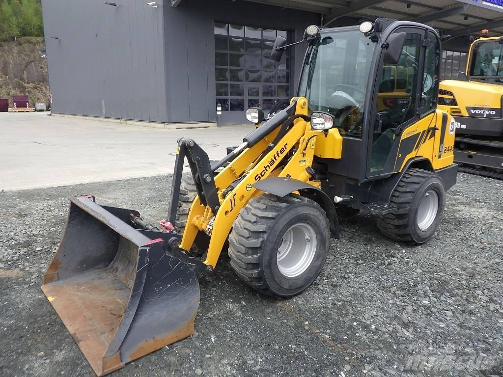 Schäffer 2445 S 輪胎式裝載機