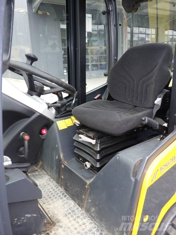 Schäffer 2445 S 輪胎式裝載機