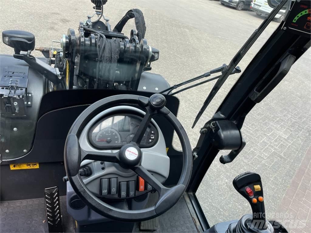 Schäffer 4670T 伸縮臂操作車