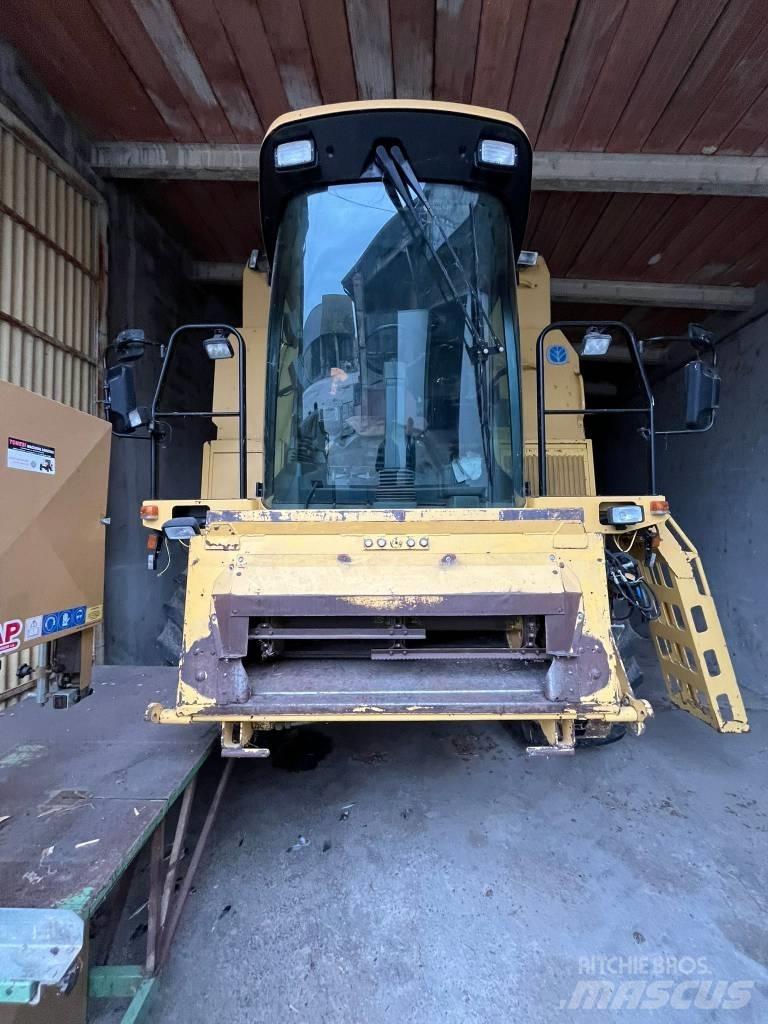New Holland TF 76 聯合收穫機