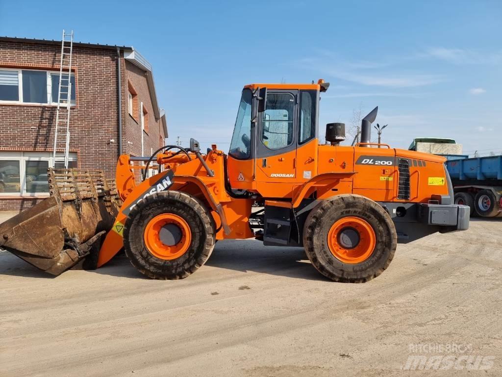 Doosan DL 200 輪胎式裝載機