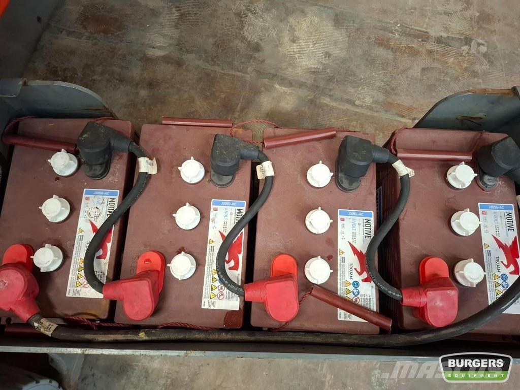 SkyJack SJ30 ARJE 曲臂高空作業車