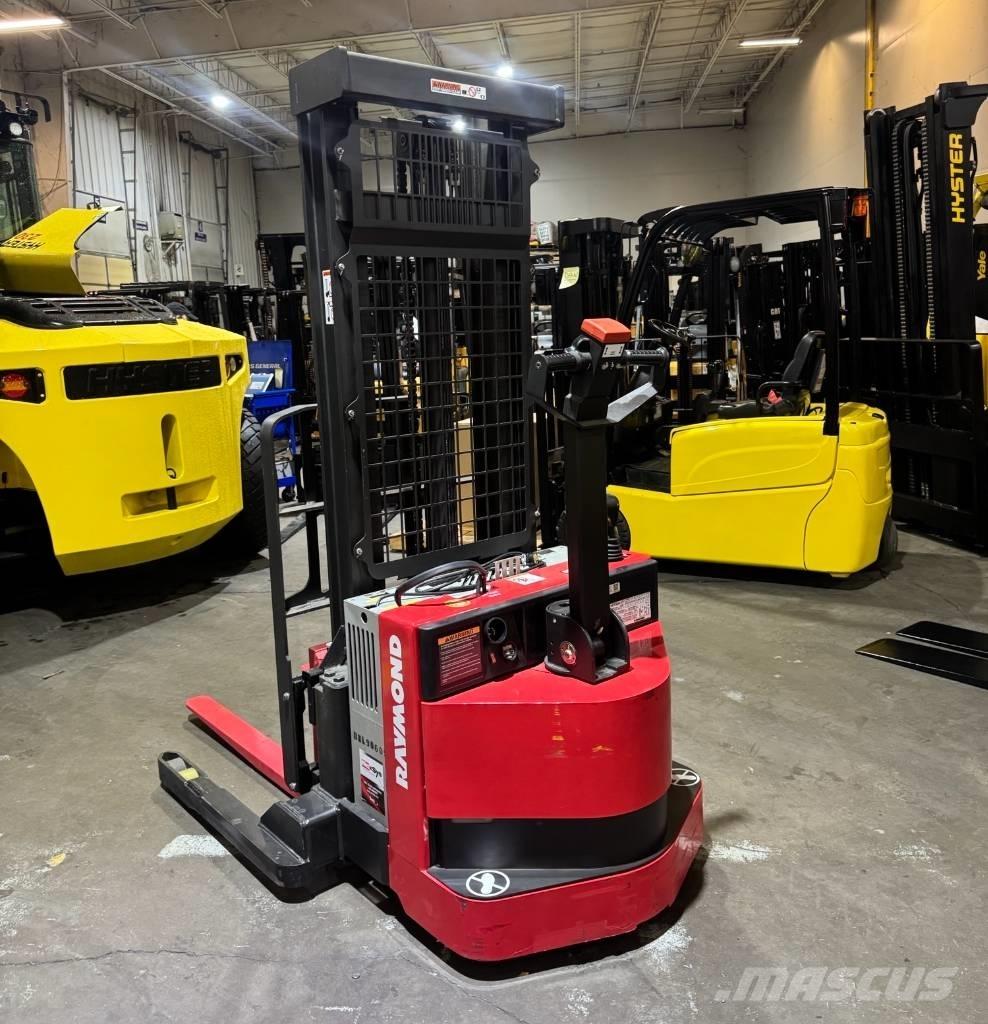 Raymond RSS40 自走式堆積機