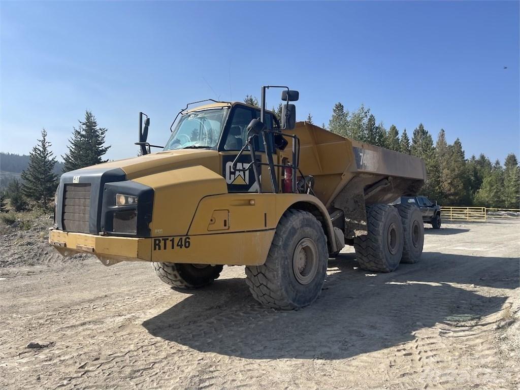 CAT 740B 鉸接式起吊車