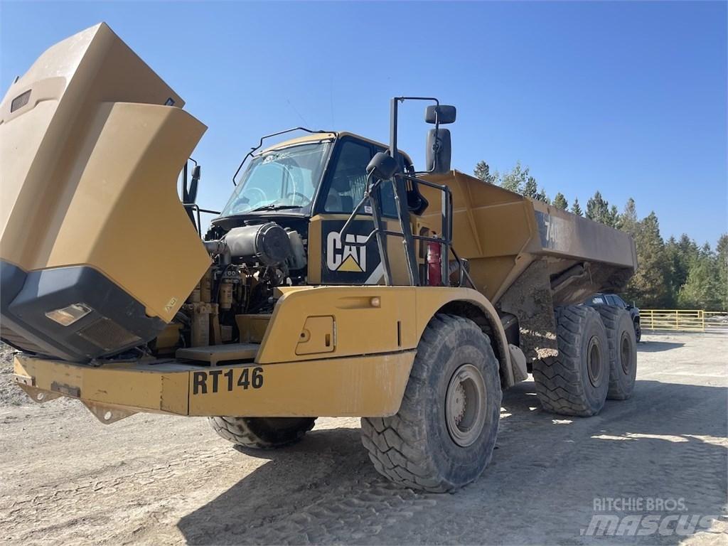 CAT 740B 鉸接式起吊車