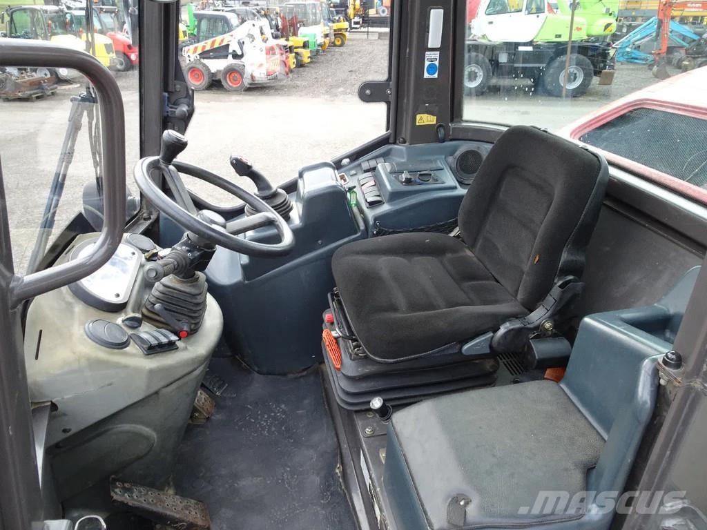 Mecalac AS700 輪胎式裝載機