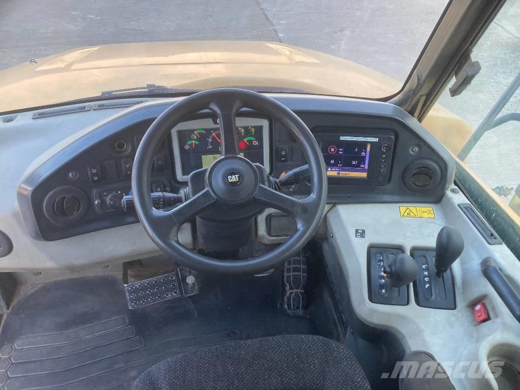 CAT 730 C 鉸接式起吊車