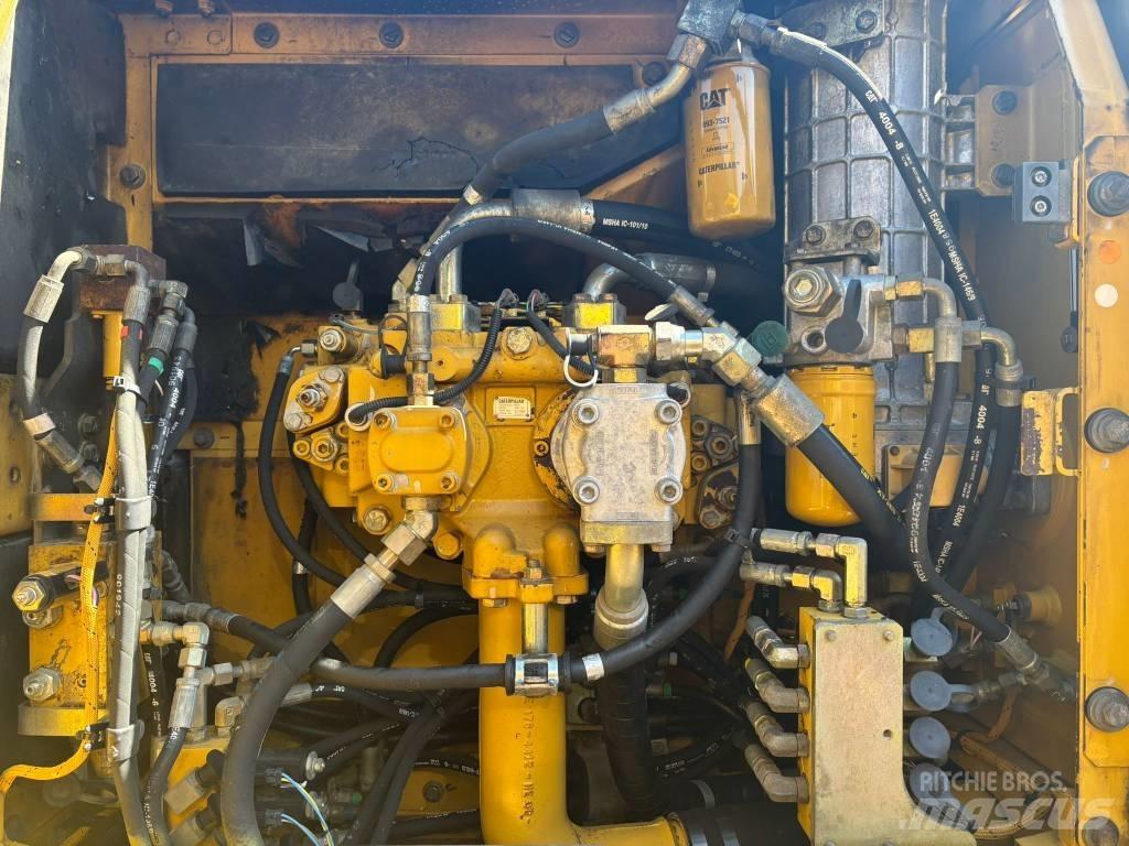 CAT 323 D L 履帶式 挖土機/掘鑿機/挖掘機