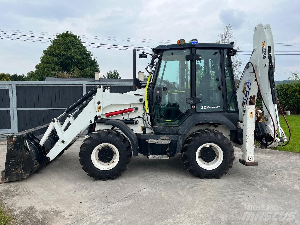 JCB 3CX 反鏟裝載機
