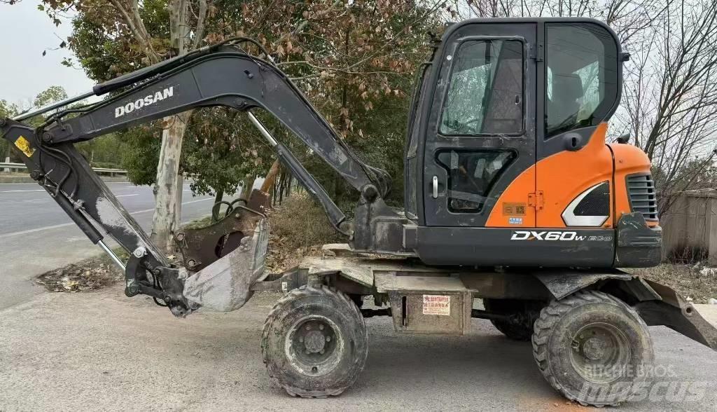 Doosan DX 60 旋轉式挖土機/掘鑿機/挖掘機