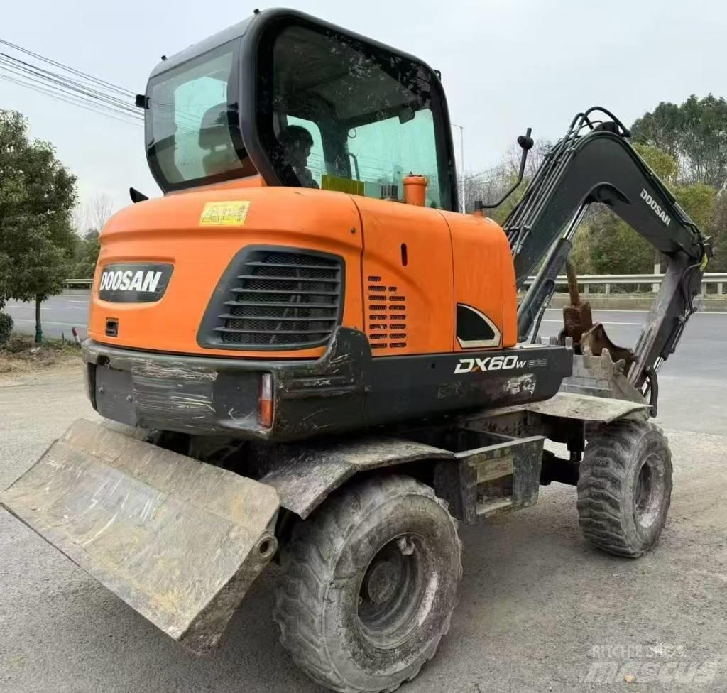 Doosan DX 60 旋轉式挖土機/掘鑿機/挖掘機