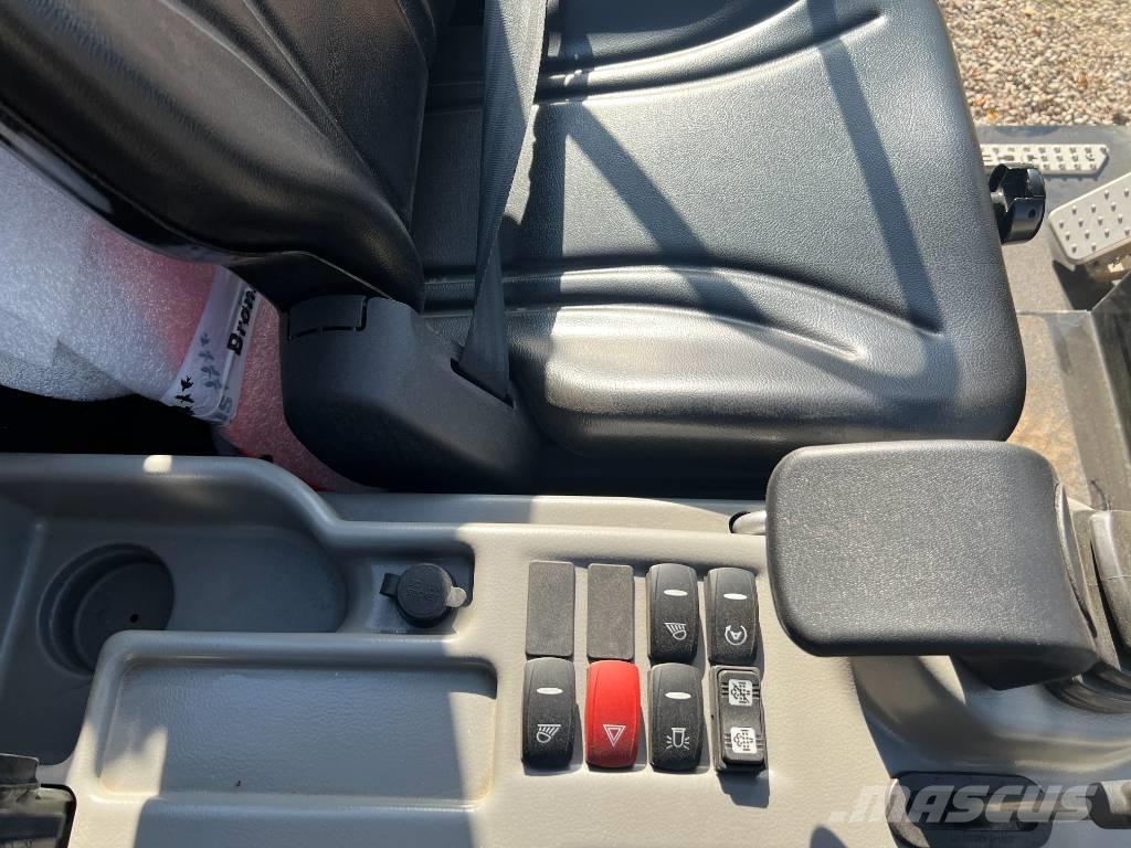 JCB 403 Plus 小型裝載機