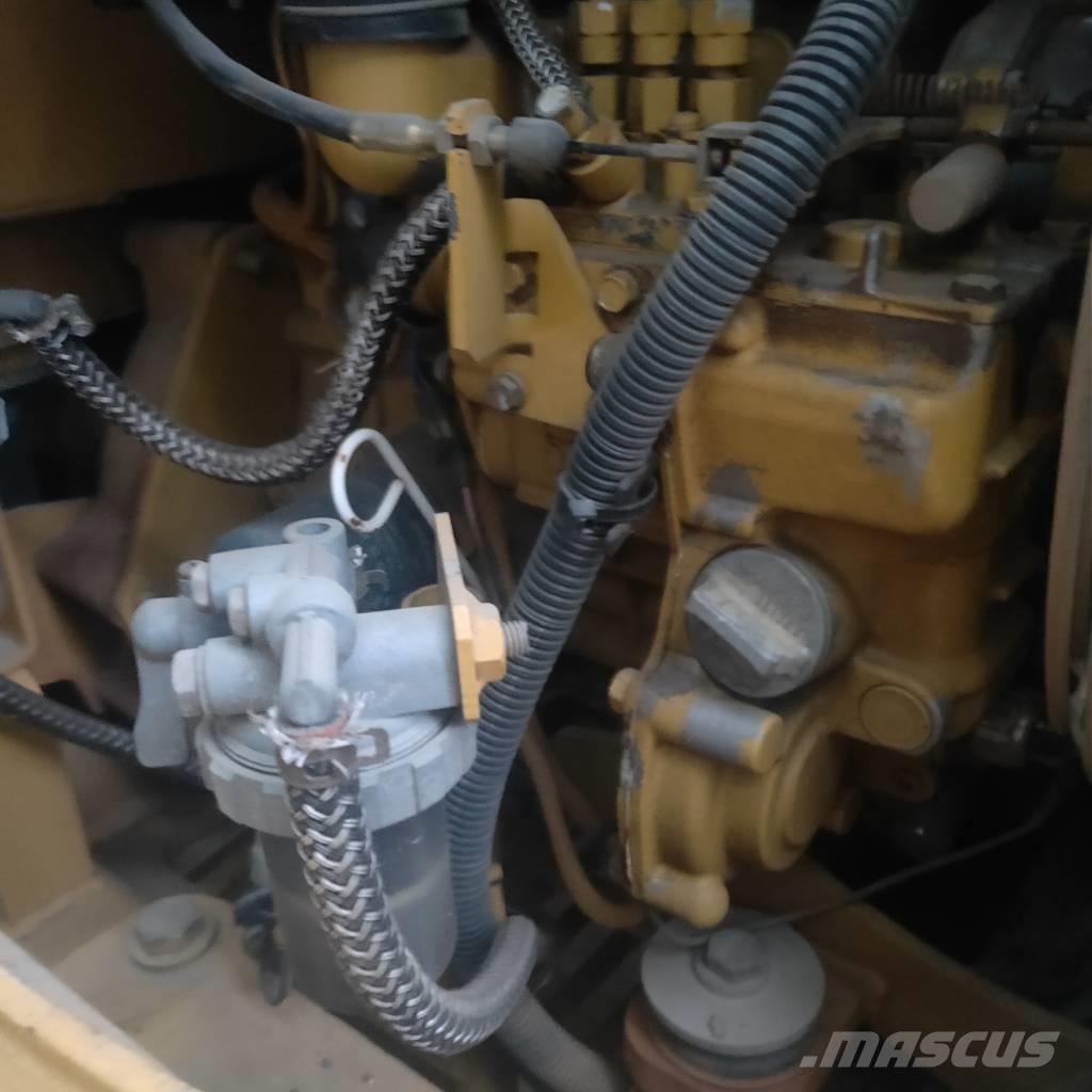 CAT 302CR 小型挖土機/掘鑿機<7t(小型挖掘機)